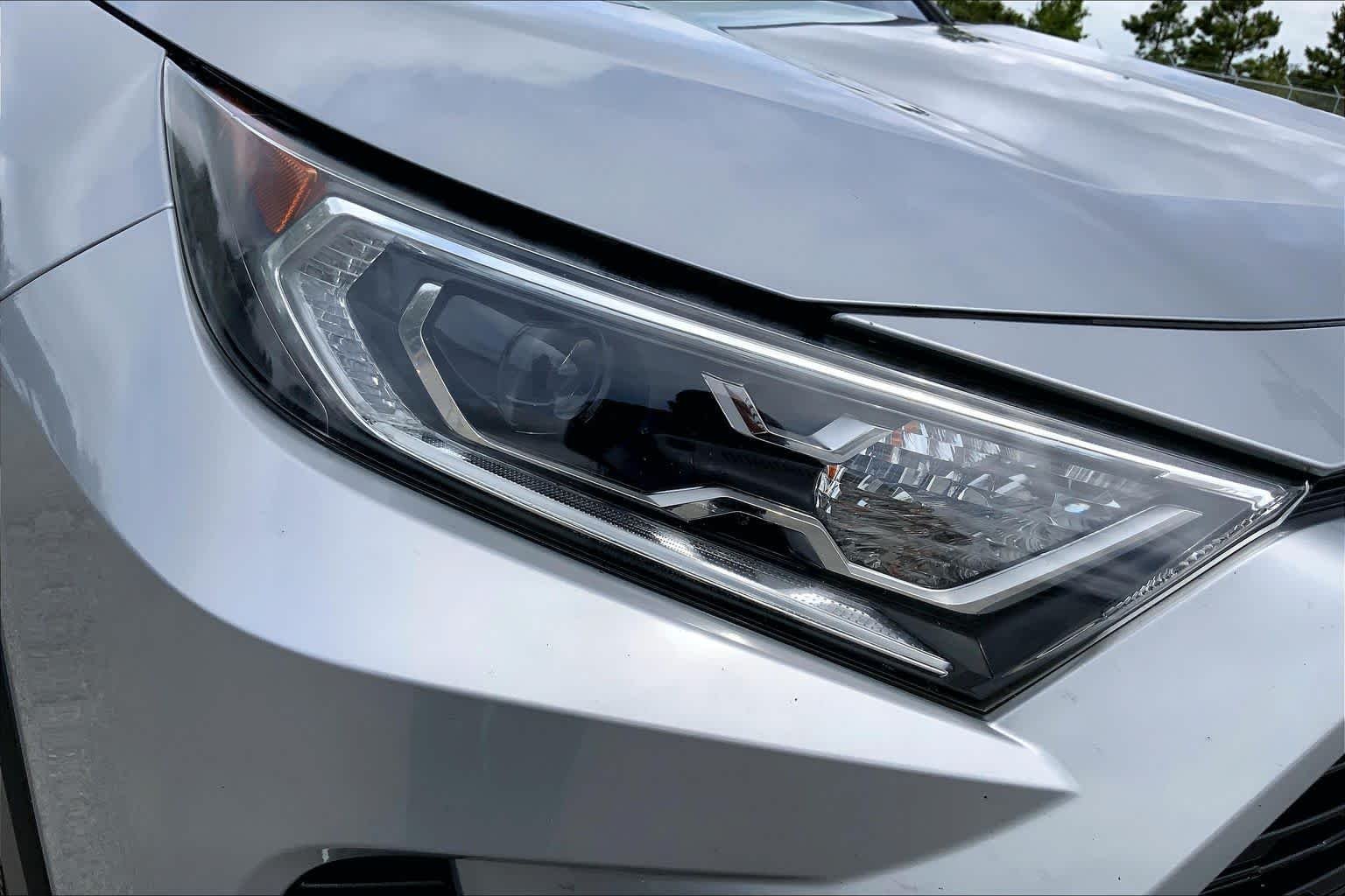 Used 2020 Silver Sky Metallic Toyota Hybrid XLE image 27