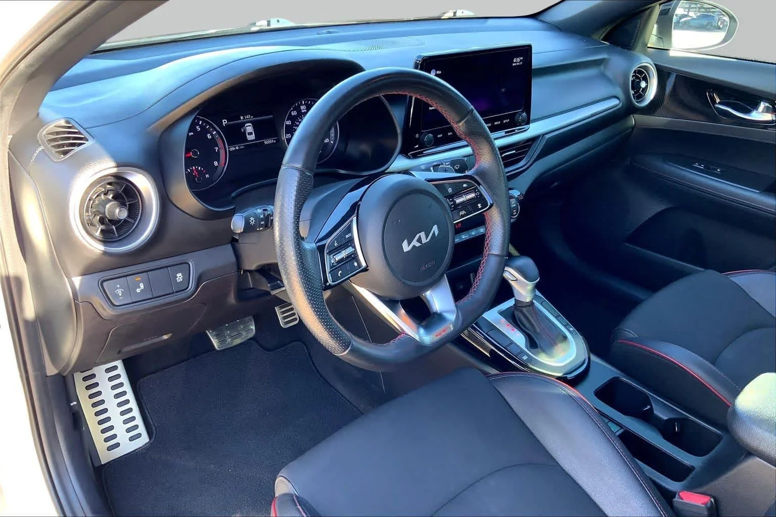 Used 2022 Snow White Pearl Kia GT image 16