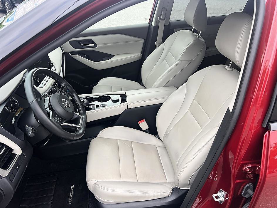 Used 2023 Scarlet Ember Tintcoat Nissan SL image 13