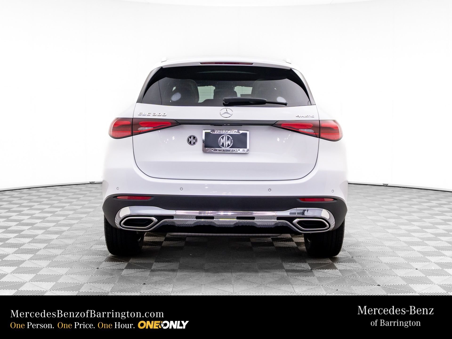 New 2026 MANUFAKTUR Moonlight White Metallic Mercedes-Benz GLC 300 image 4