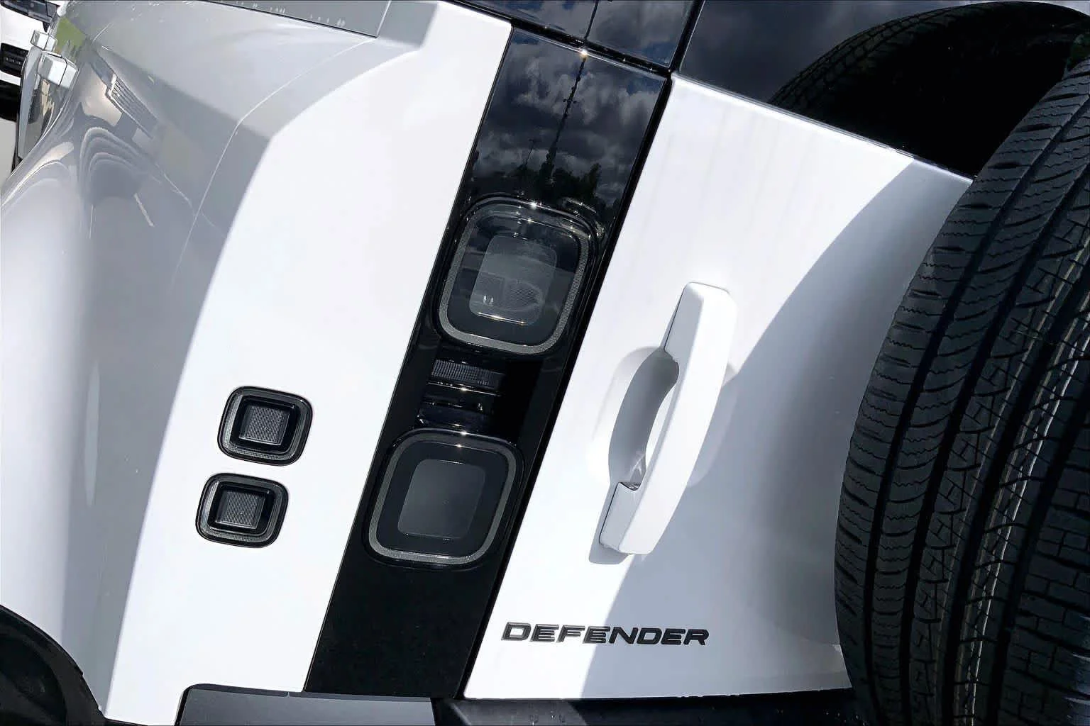 New 2026 Fuji White Land Rover X-Dynamic SE image 5