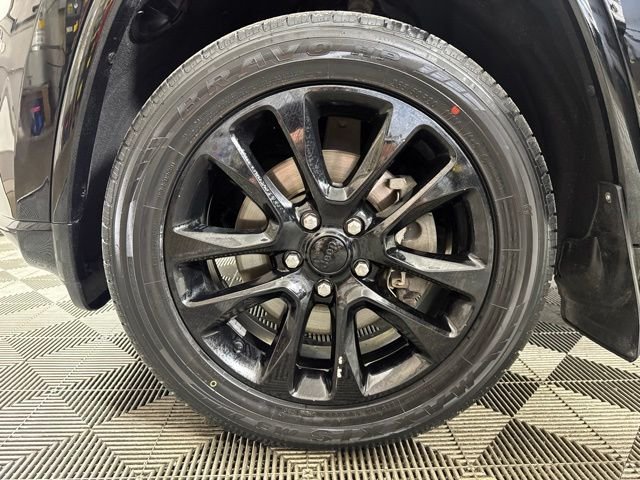 Used 2021 Diamond Black Jeep Laredo X image 10