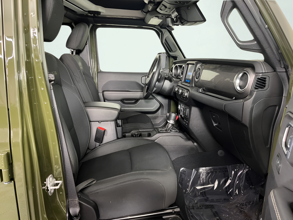 Used 2021 Green Clearcoat Jeep Unlimited Sahara image 16