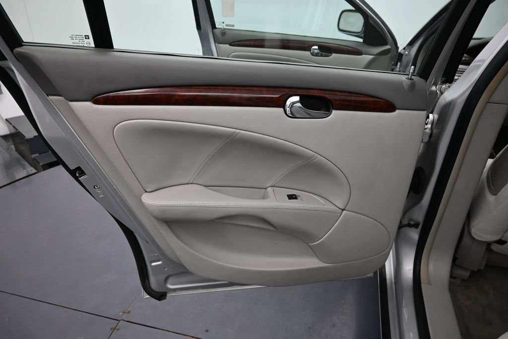 Used 2009 Quicksilver Metallic Buick CX image 27