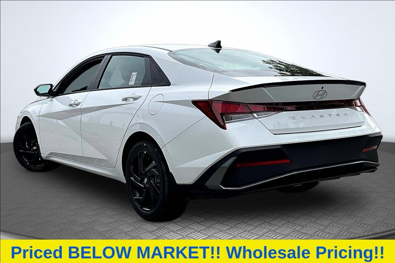 Used 2026 White Hyundai SEL Sport image 8