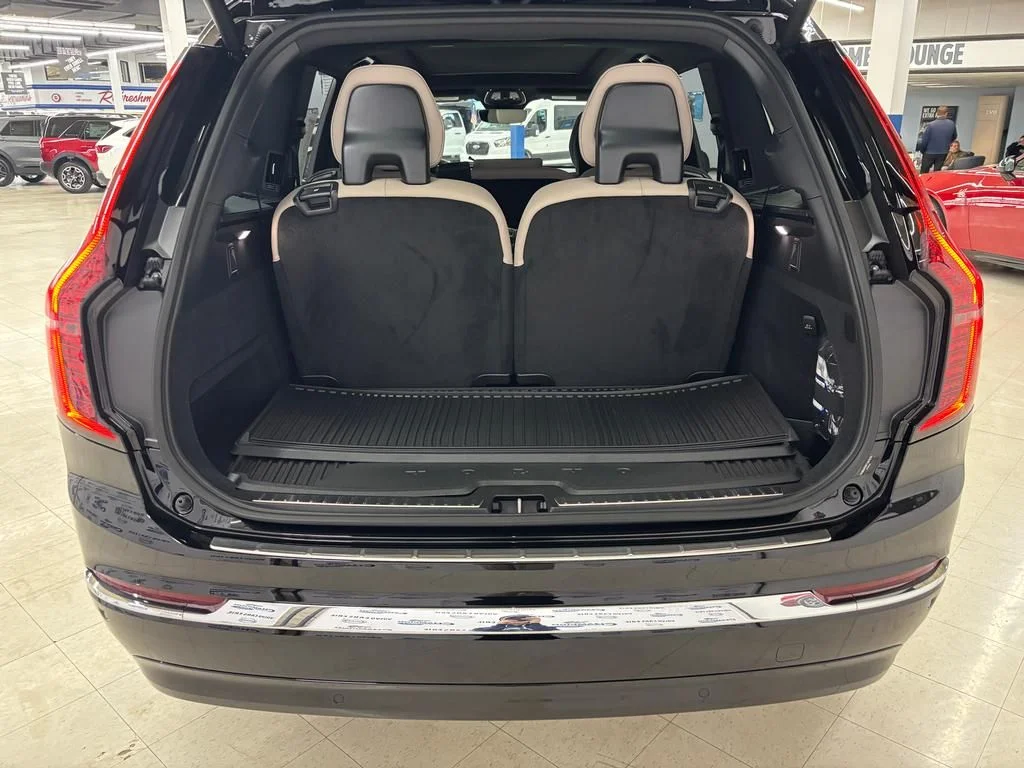 2026 Volvo XC90 Plus - Photo 8