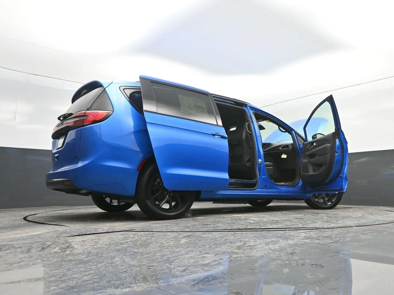 New 2026 Hydro Blue Pearl-Coat Exterior Paint Chrysler Select image 52