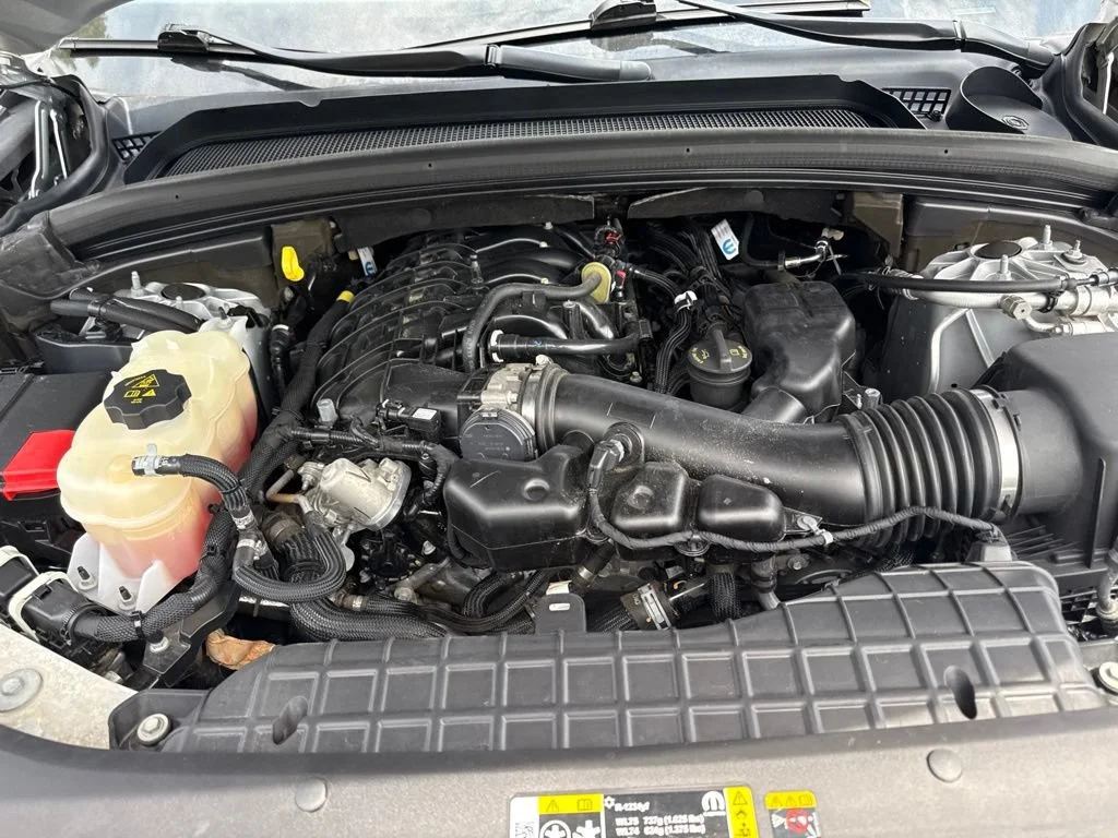 Used 2022  Jeep Limited image 39