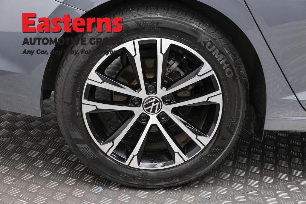Used 2025 Gray Volkswagen 1.5T Sport image 29