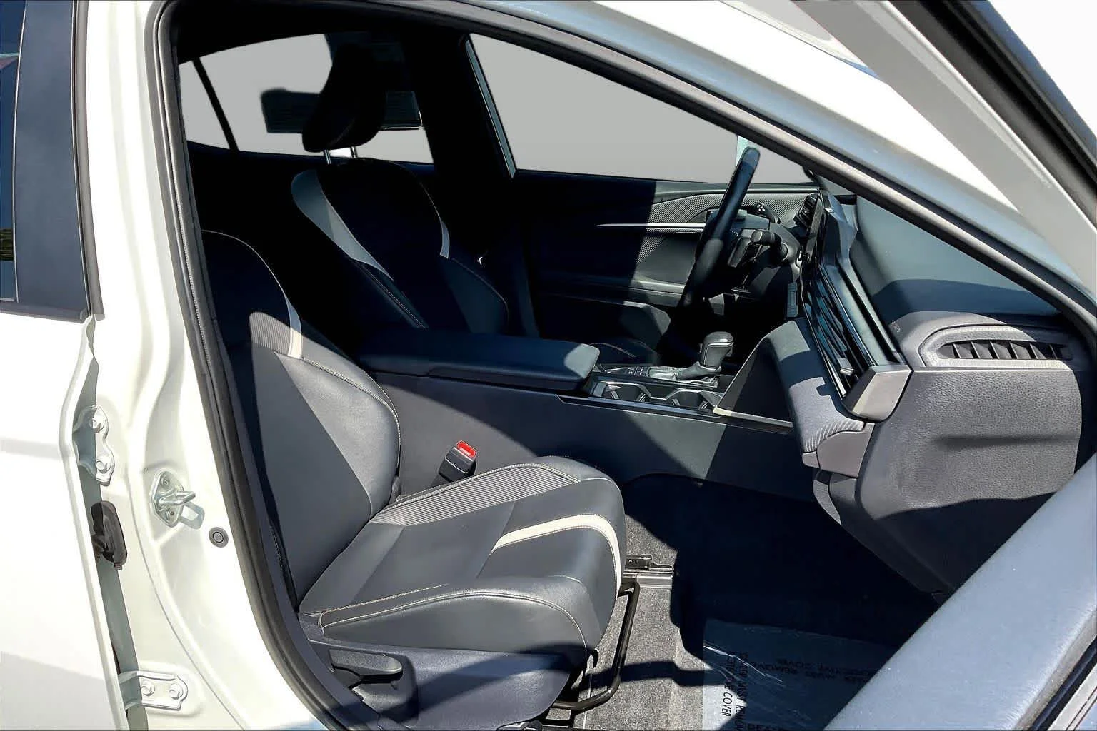 Used 2025 Ice Cap Toyota SE image 9