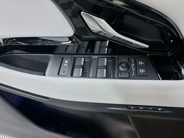 New 2026 Gray Land Rover S image 19