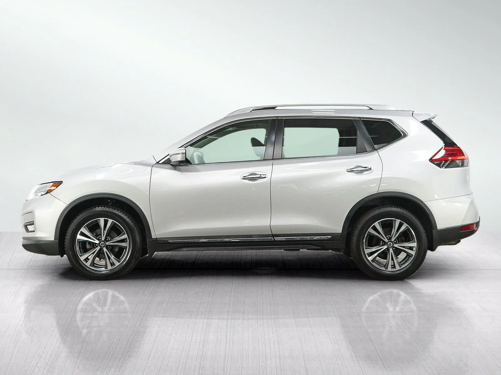Used 2017 Nissan Rogue SL with VIN 5N1AT2MV9HC895815 for sale in Wayzata, Minnesota