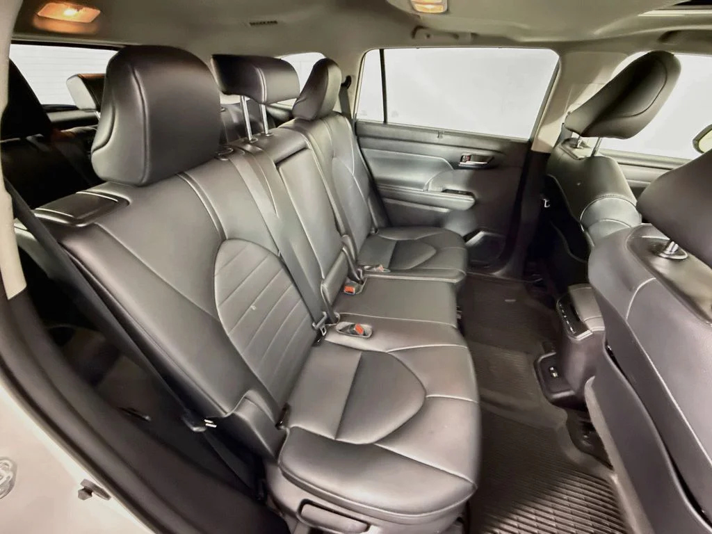 Used 2021 Blizzard Pearl Toyota XLE image 30