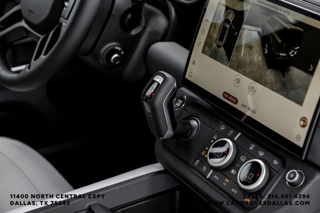 New 2026 Santorini Black Land Rover X-Dynamic SE image 24