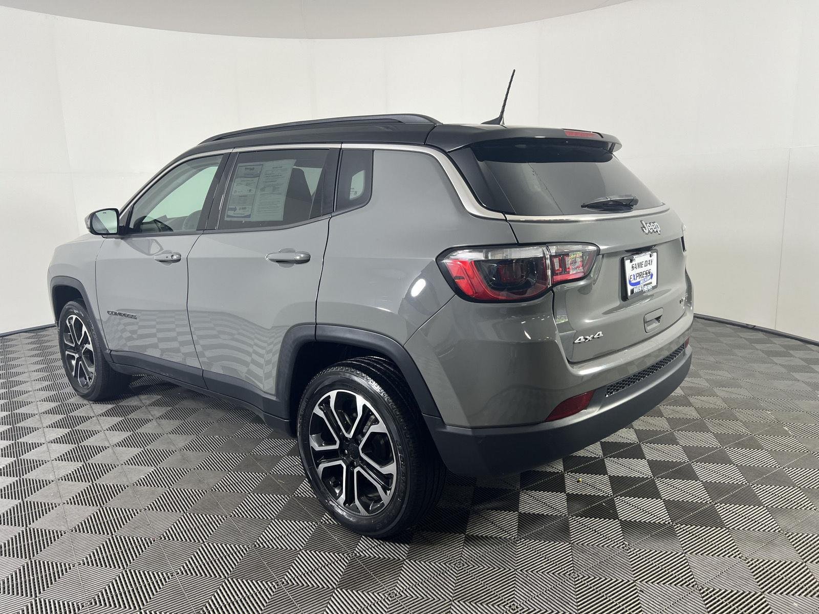 Used 2022 Sting-Gray Clearcoat Jeep Limited image 5