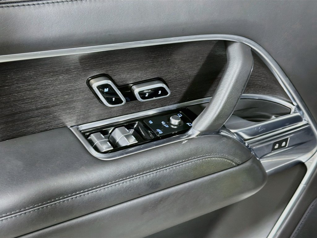 Certified Used 2023 Black Land Rover First Edition image 18