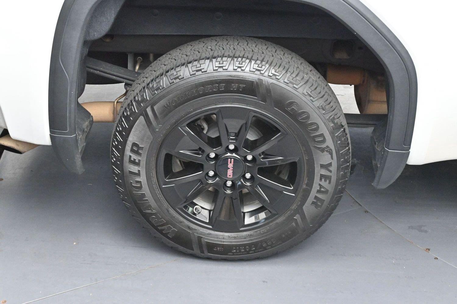 Used 2024 Summit White GMC SLE image 33