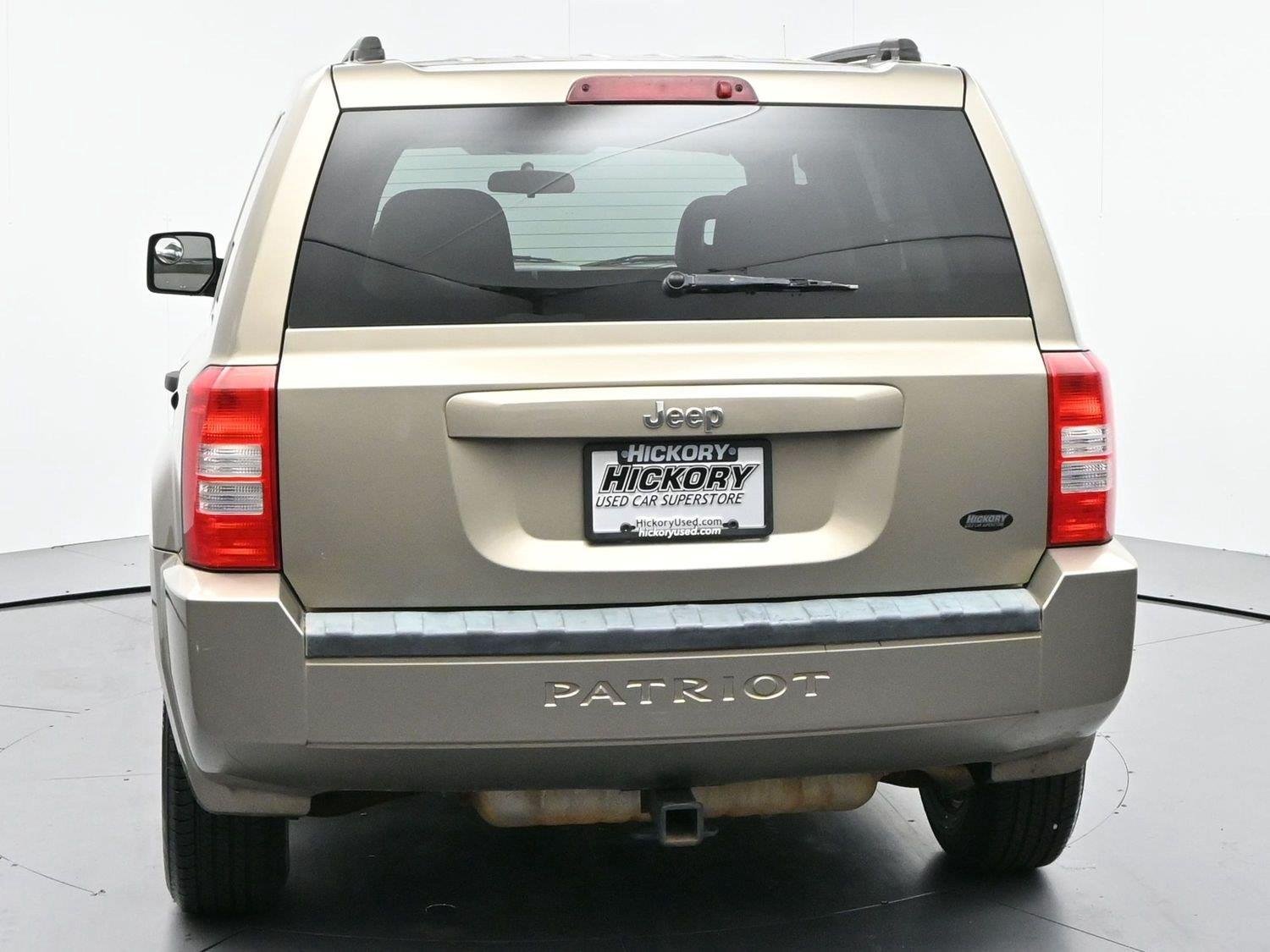 Used 2008 Light Khaki Metallic Jeep Sport image 6