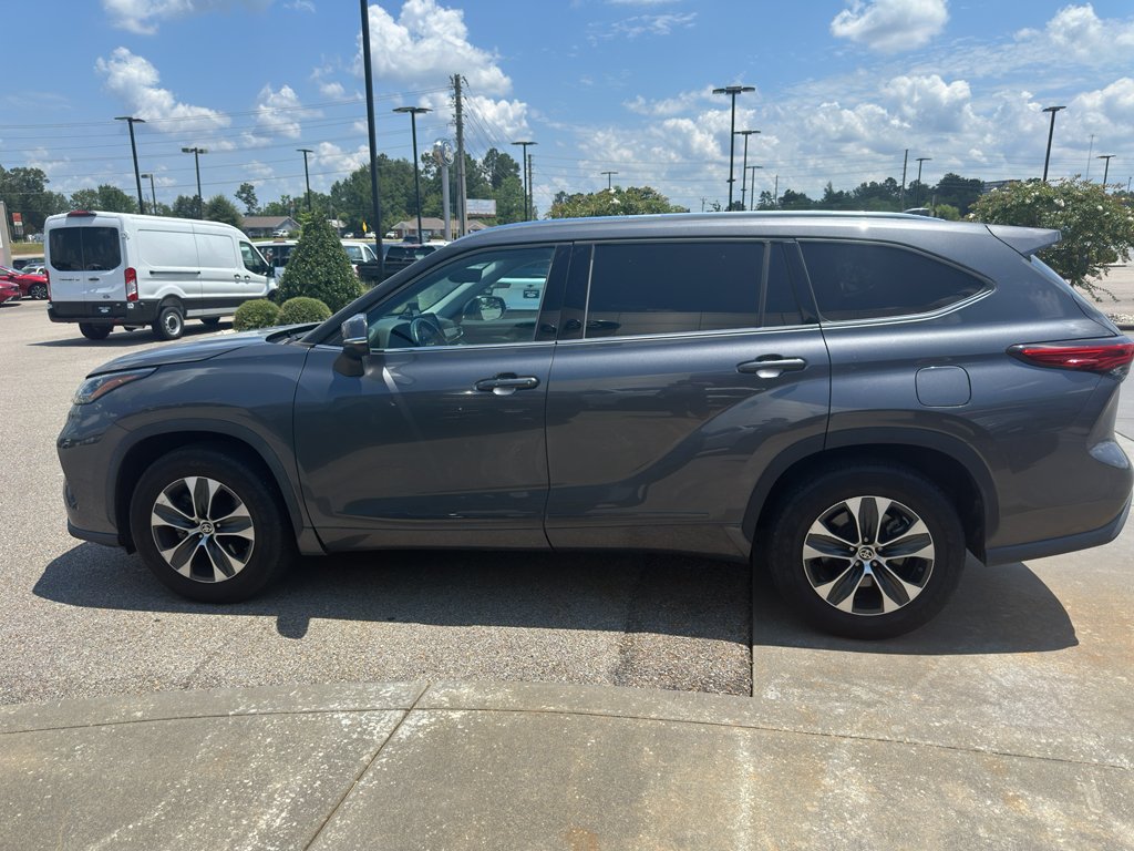 Used 2020 Magnetic Gray Metallic Toyota XLE image 1