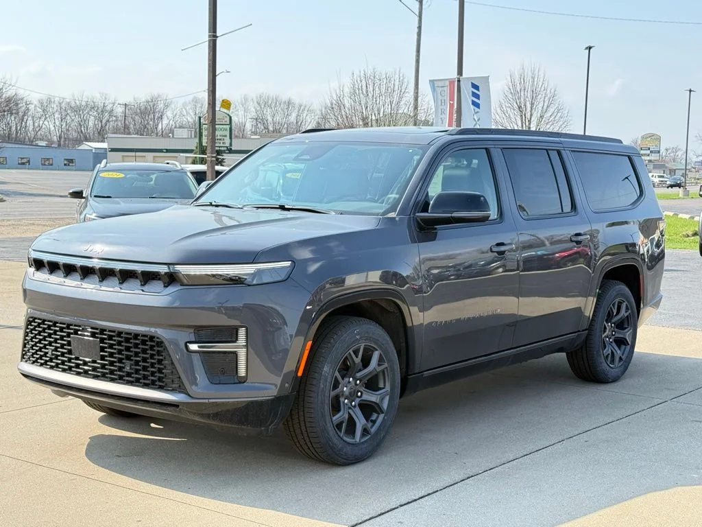 New 2026 Baltic-Gray Metallic Clear-Coat Exterior Paint Jeep Limited Altitude image 3