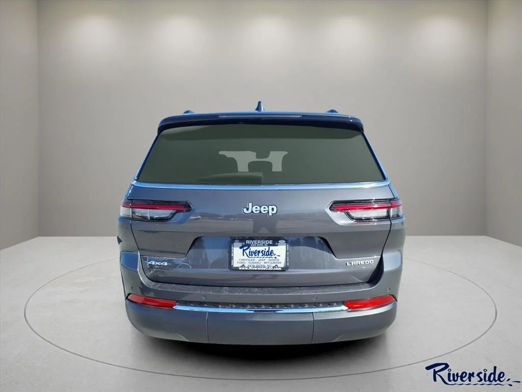 New 2025 Baltic Gray Metallic Clear-Coat Exterior Paint Jeep Laredo image 2