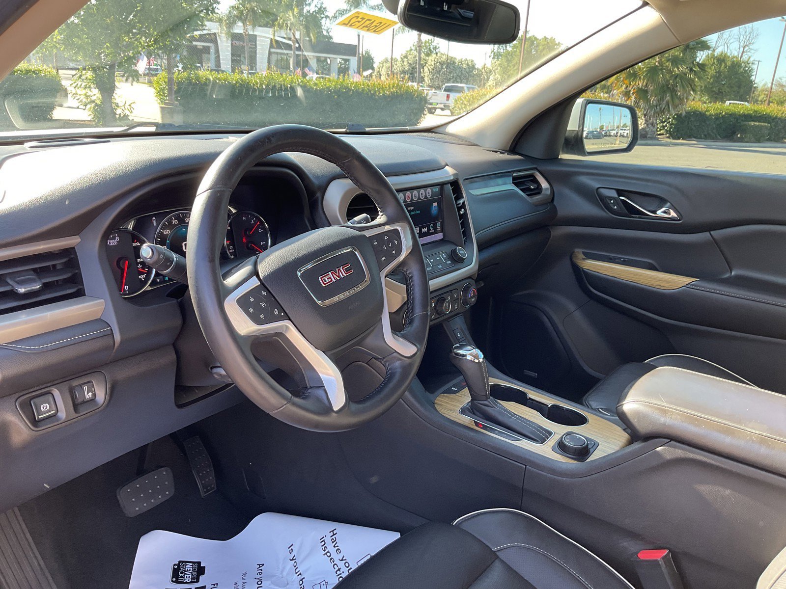 Used 2017 White Frost Tricoat GMC Denali image 15