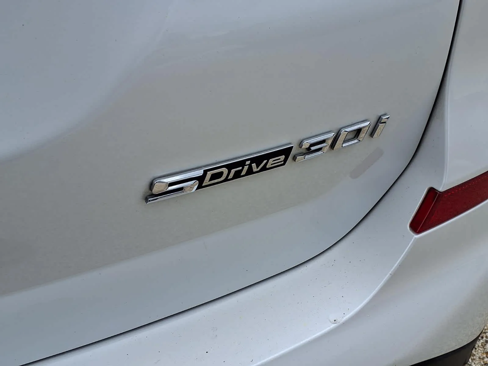 Used 2020 Mineral White Metallic BMW sDrive30i image 30