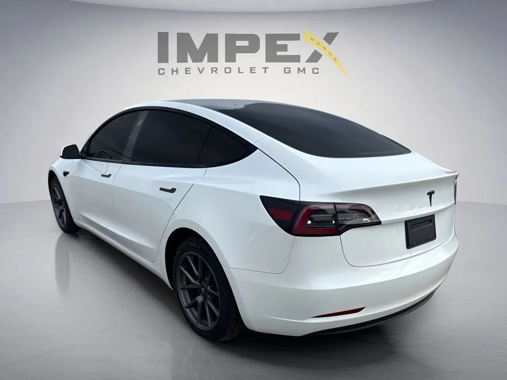 Used 2023  Tesla  image 3