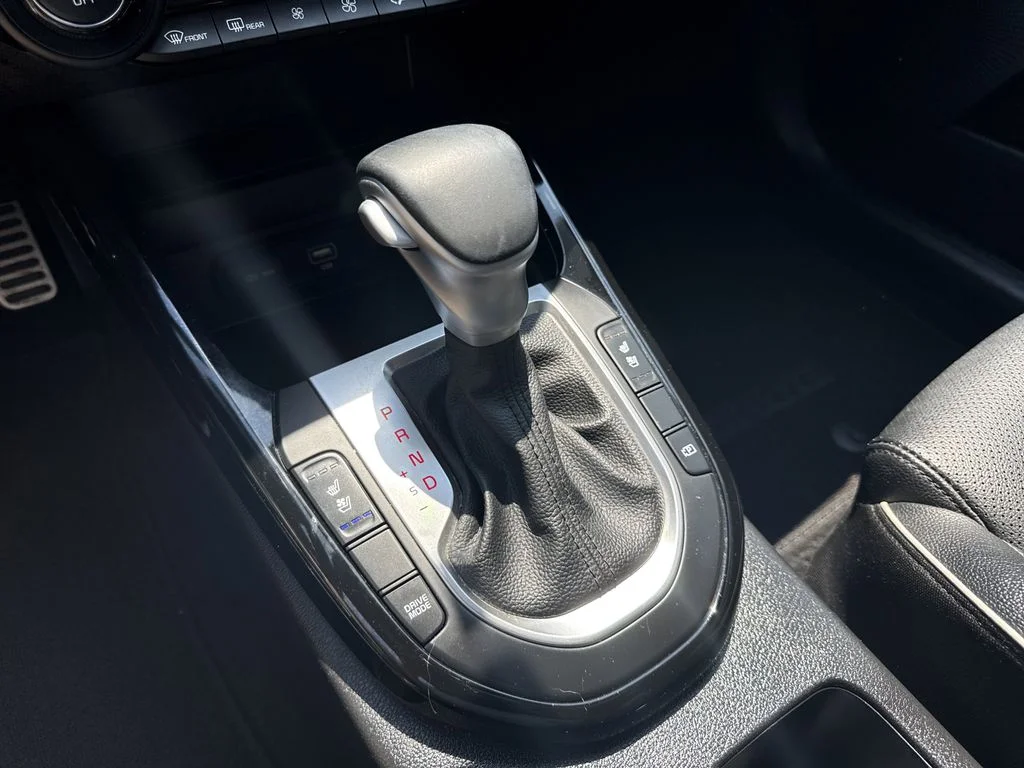 Used 2022 Snow White Pearl Kia GT-Line image 21