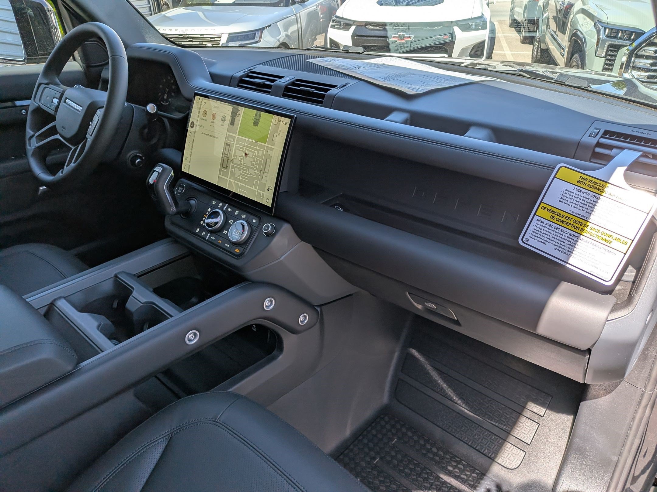 New 2026 Santorini Black Land Rover P400 X-Dynamic SE image 32