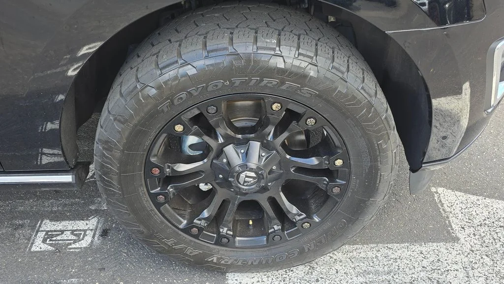 Used 2019 Black Metallic Ford Platinum image 9