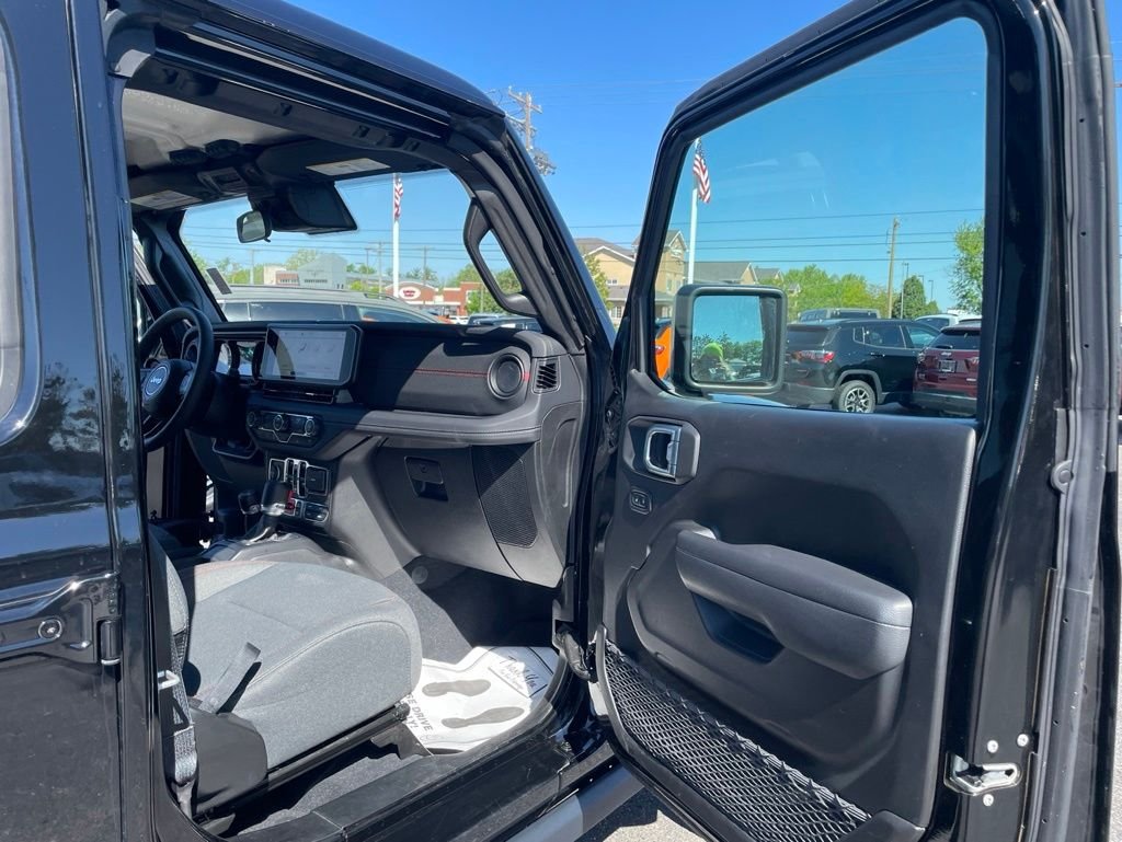 Used 2025 Black Jeep Rubicon image 35