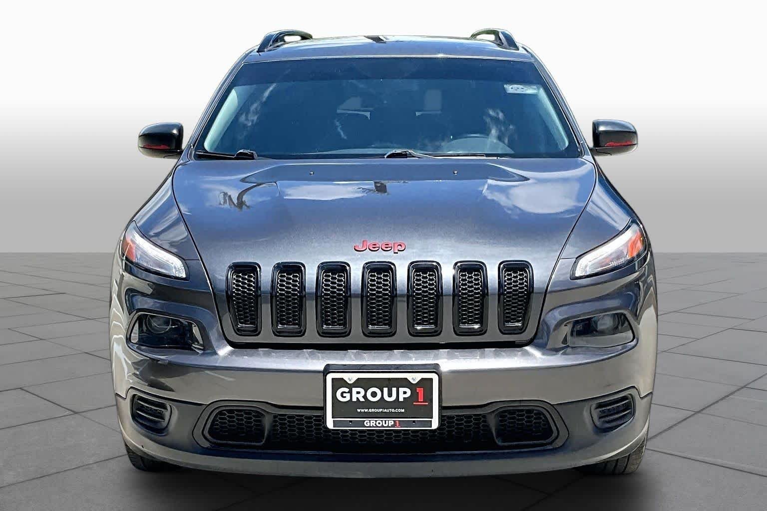 Used 2017 Granite Crystal Metallic Clearcoat Jeep Altitude image 4