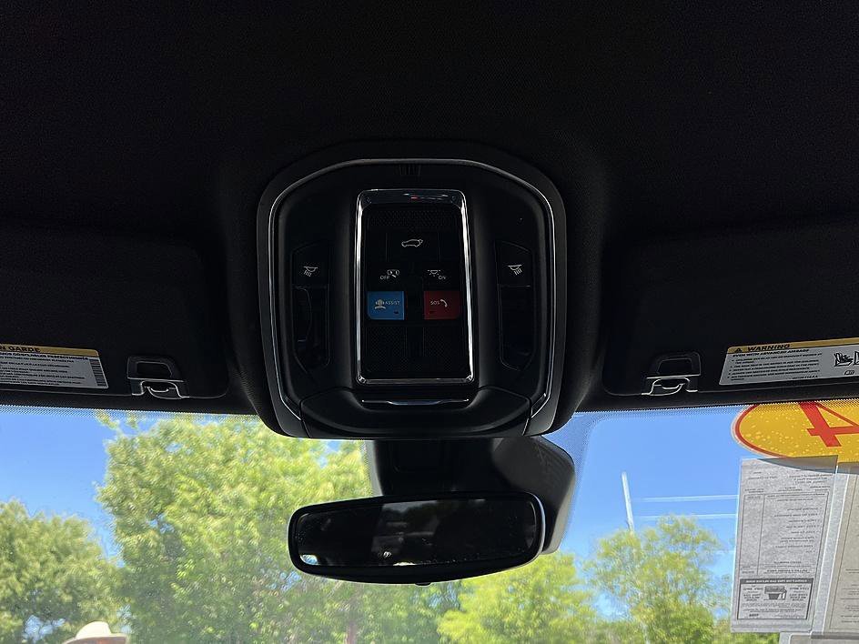 Used 2024 Silver Zynith Jeep Altitude image 28