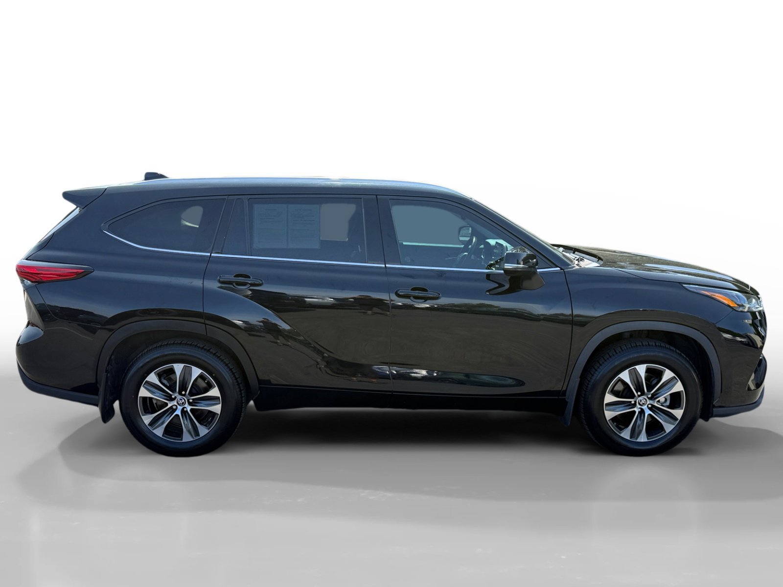 Used 2022 Midnight Black Metallic Toyota XLE image 6