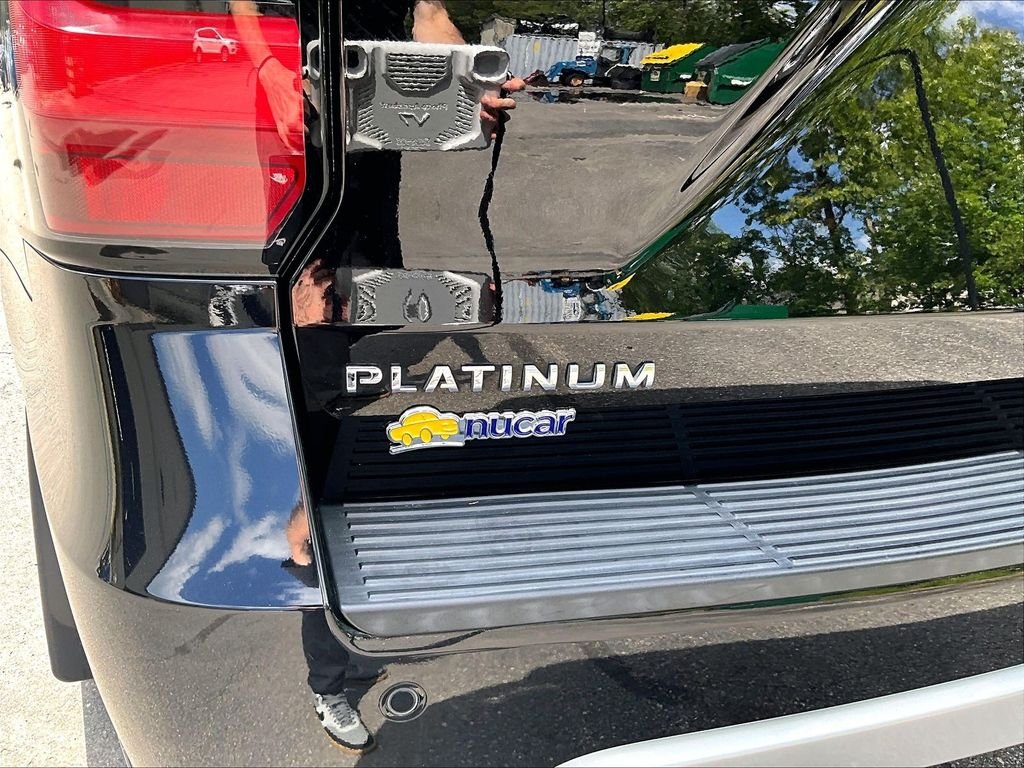 Used 2019 Black Metallic Ford Platinum image 30