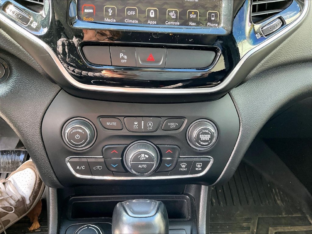 Used 2019 Billet Silver Metallic Clearcoat Jeep Limited image 25