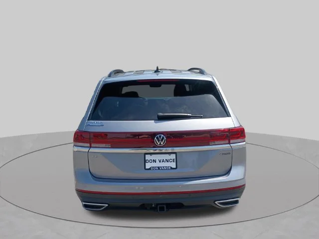 Used 2025 Gray Volkswagen 2.0T SE w/Technology image 4