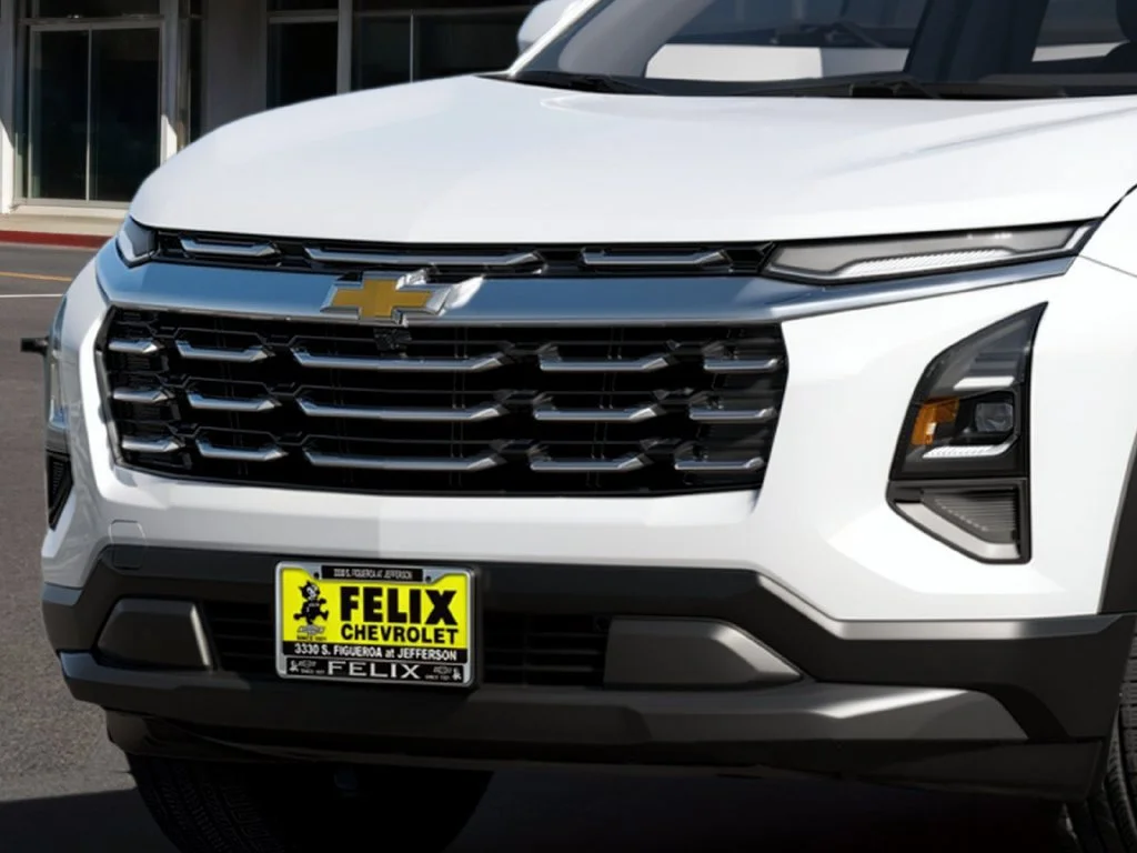 2027 Chevrolet Equinox LT - Photo 4