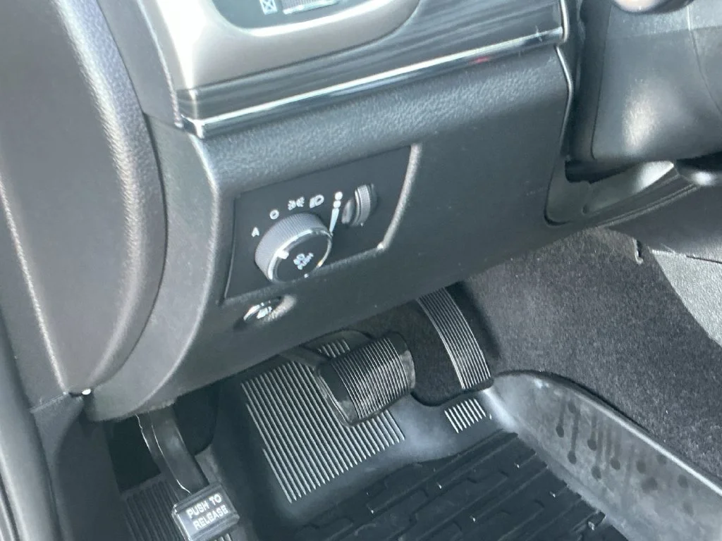 Used 2020 Gray Jeep Limited image 32