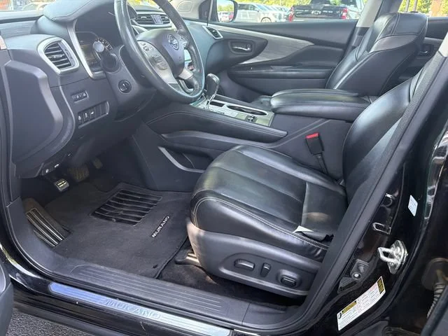 Used 2018 Black Nissan Platinum image 9