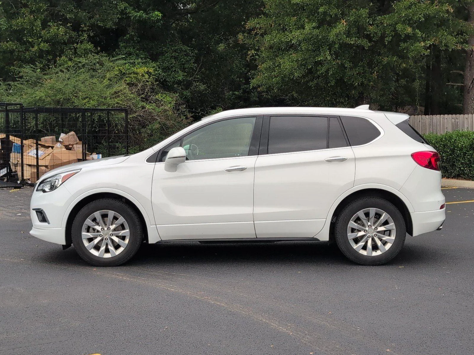 Used 2018 SUMMIT WHITE Buick Essence image 2