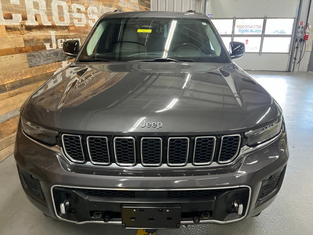 Used 2022 Gray Metallic Jeep Overland image 7