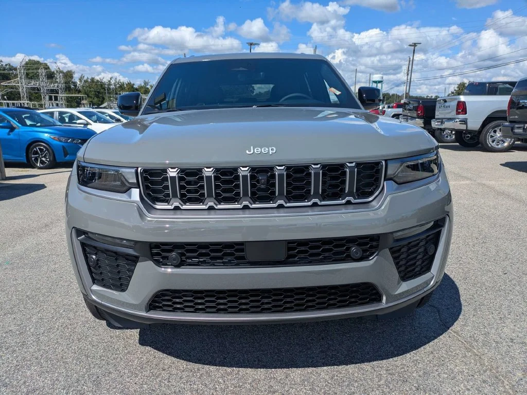 New 2027 Gray Jeep  image 10