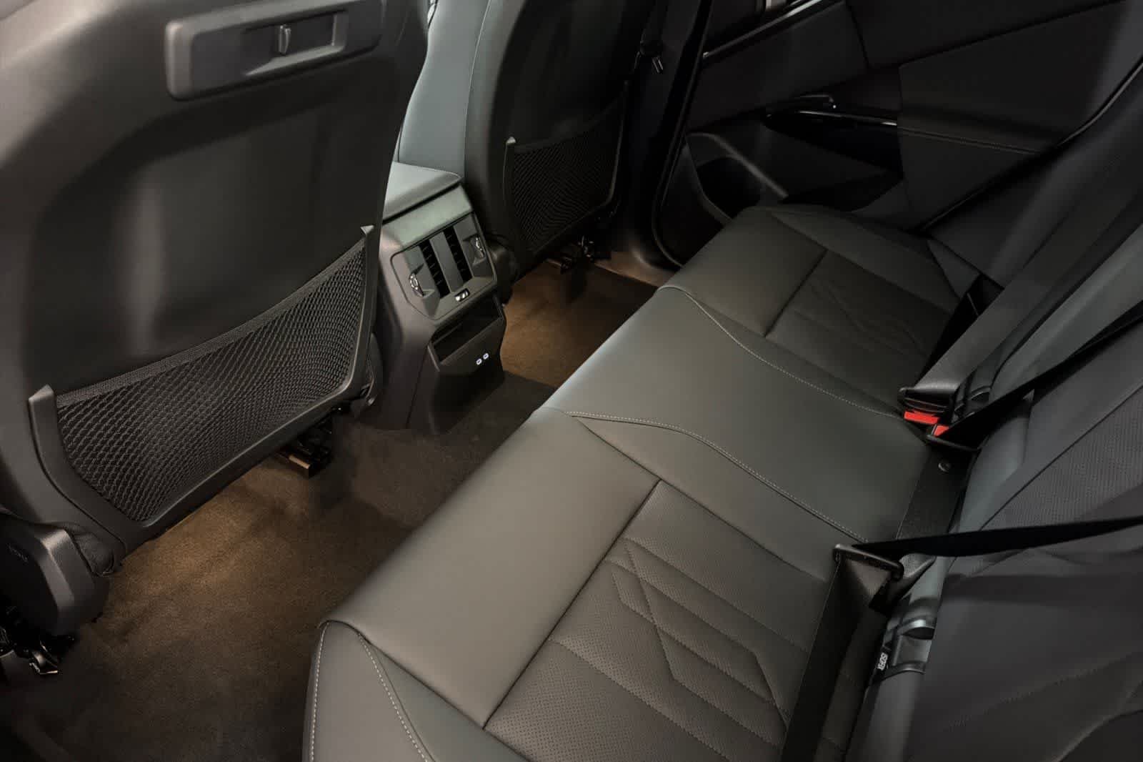 New 2026 Skyscraper Grey Metallic BMW 30 xDrive image 4