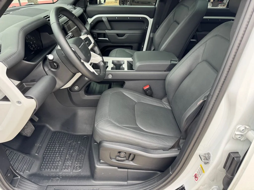Certified Used 2025 White Land Rover X-Dynamic SE image 13