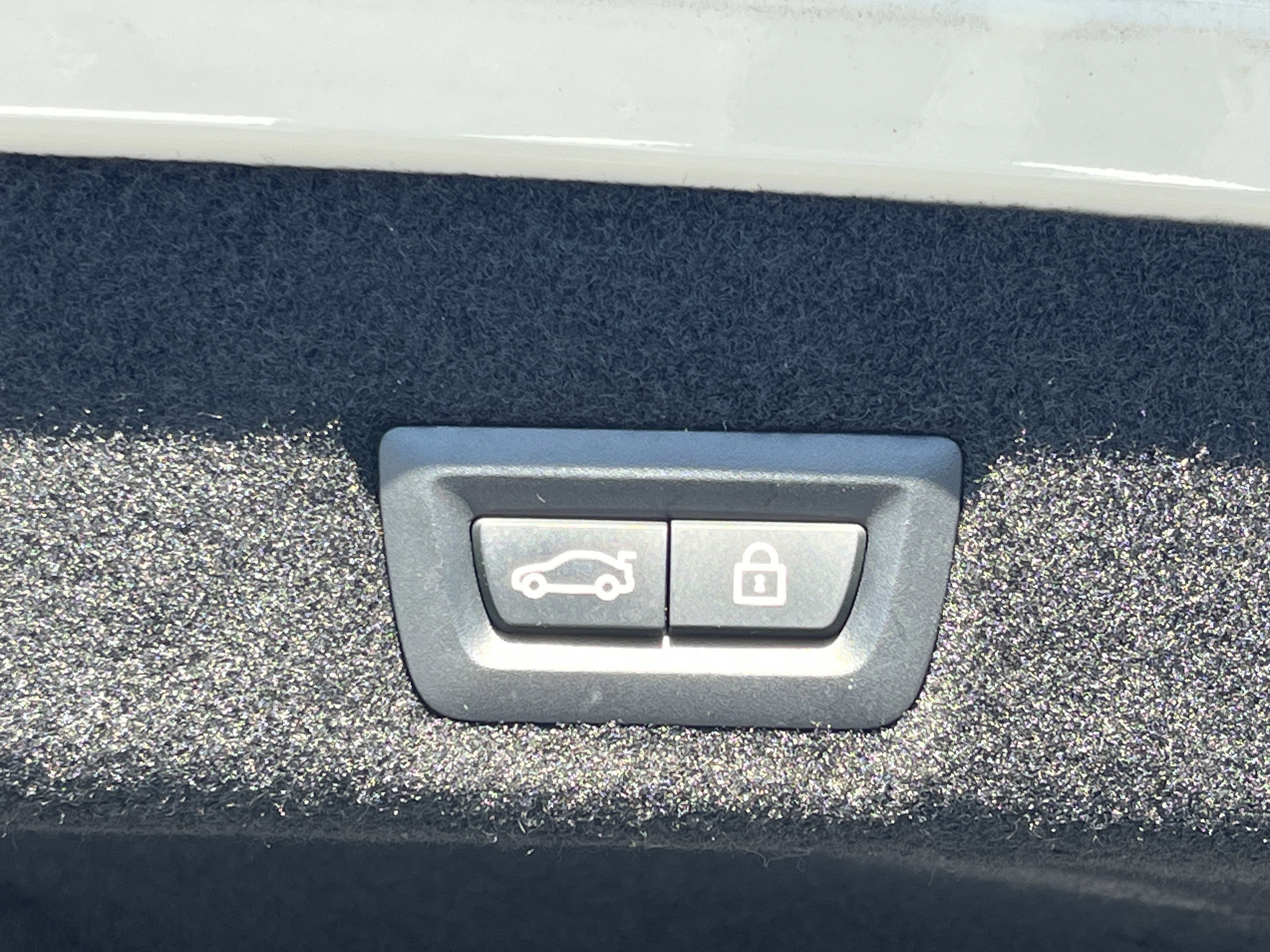 Used 2021 Mineral White Metallic BMW 750i xDrive image 30