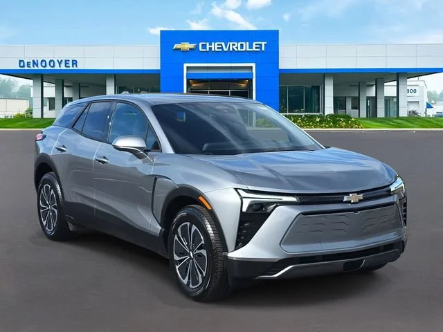 New 2025 Sterling Gray Metallic Chevrolet LT image 4