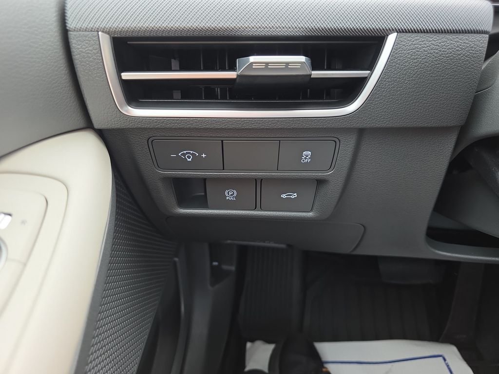 Used 2025 Aero Silver Hyundai SEL Convenience image 19