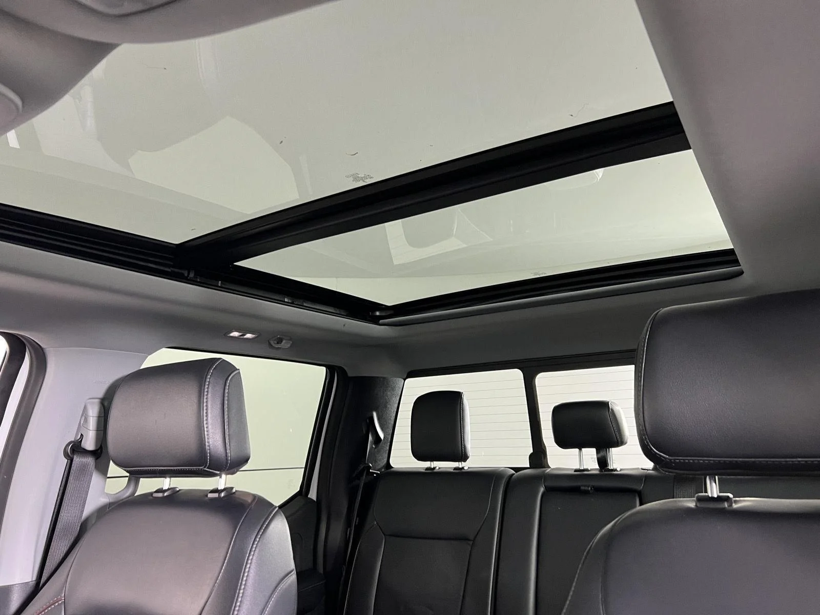 Used 2024 Oxford White Ford Lariat image 7